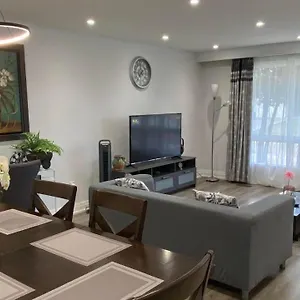 Apartment Spectacular 3 Bedroom 2 Wr House - Close To Airport Canada