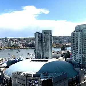  Apartment Downtown 3br/2ba+views+skytrain+free Parking